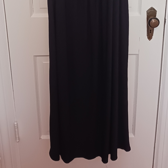 Elegant Black Maxi Dress 👗 💅 - Picture 2 of 9